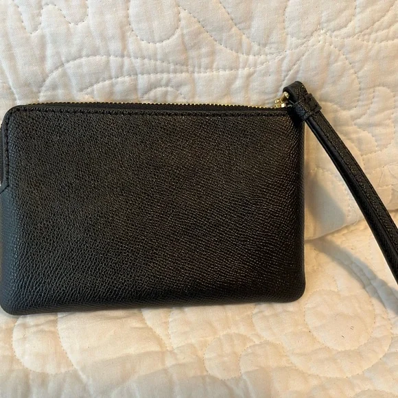 Reserved for bundle Coach NWOT Black and Gold Textured Wristlet corner - Picture 5 of 8